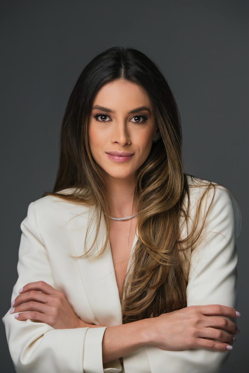Dra. July Barcellos
